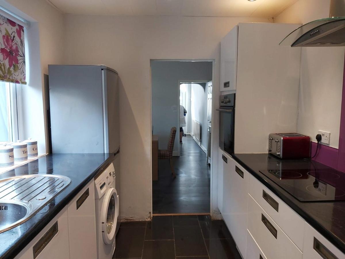 Pearson House - Huku Kwetu 3 Bedroom End Of Terrance House - Family And Business Group Self Catering Accommodation -Huku Kwetu Нотингам Екстериор снимка