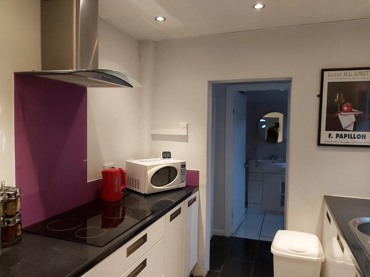 Pearson House - Huku Kwetu 3 Bedroom End Of Terrance House - Family And Business Group Self Catering Accommodation -Huku Kwetu Нотингам Екстериор снимка