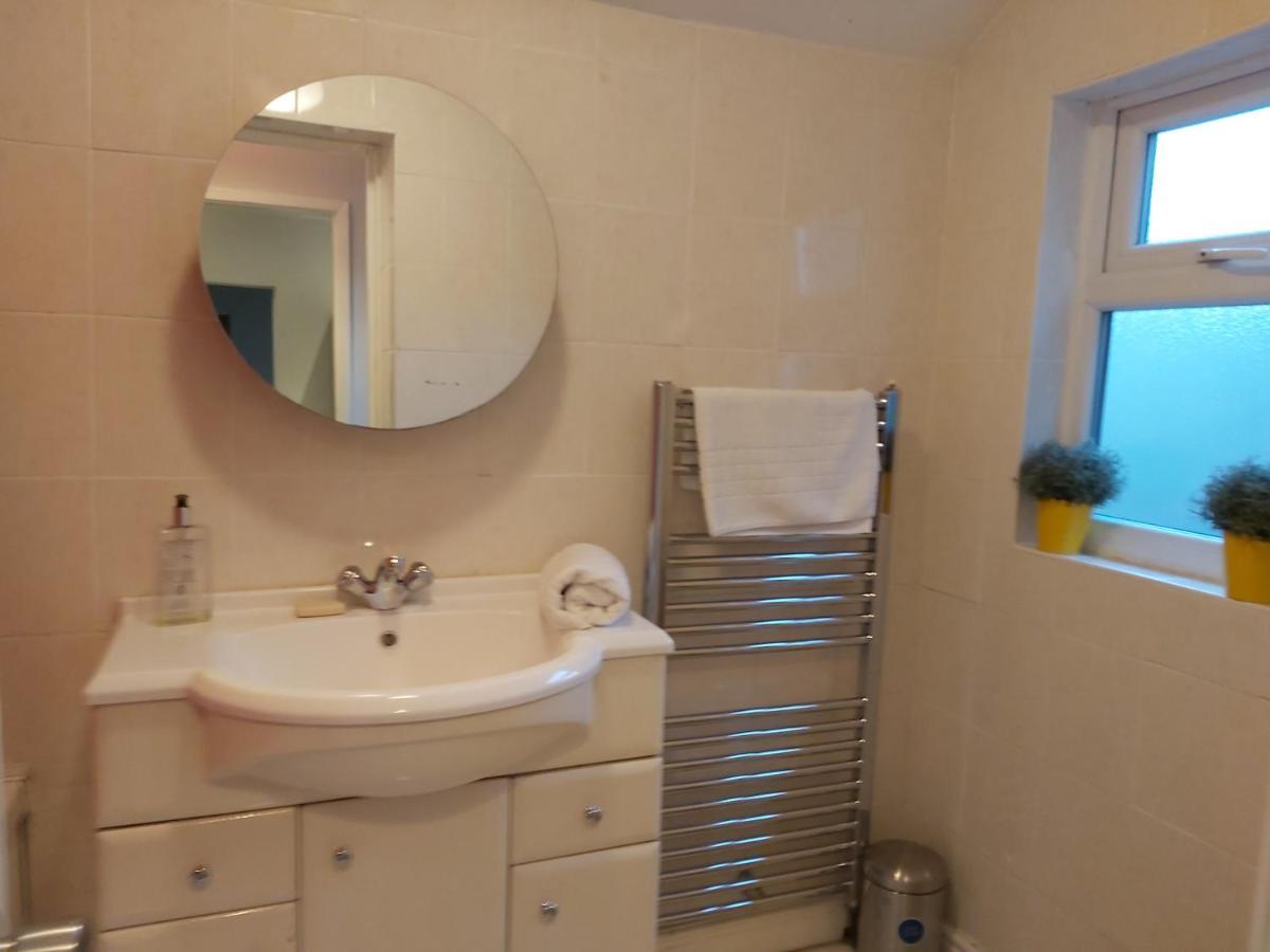Pearson House - Huku Kwetu 3 Bedroom End Of Terrance House - Family And Business Group Self Catering Accommodation -Huku Kwetu Нотингам Екстериор снимка