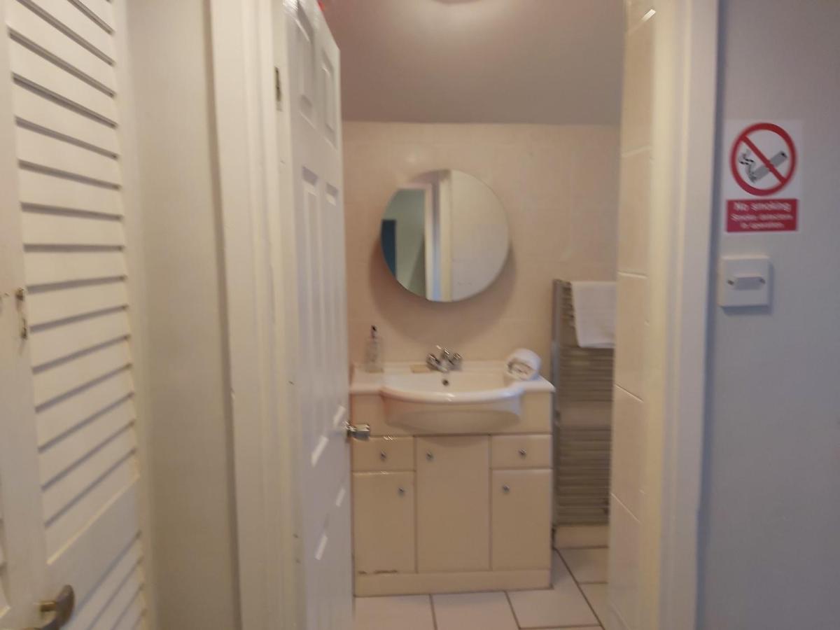Pearson House - Huku Kwetu 3 Bedroom End Of Terrance House - Family And Business Group Self Catering Accommodation -Huku Kwetu Нотингам Екстериор снимка