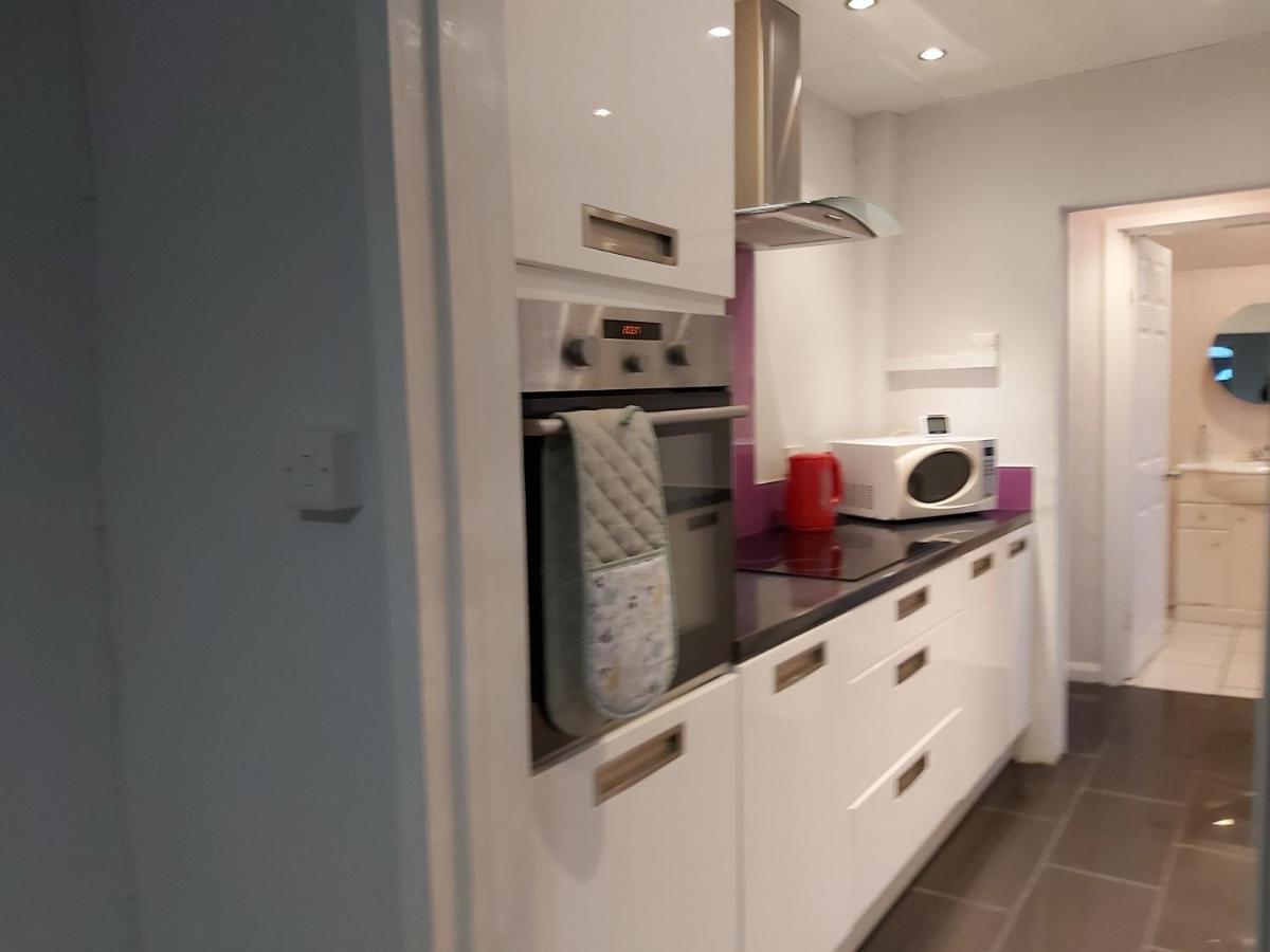 Pearson House - Huku Kwetu 3 Bedroom End Of Terrance House - Family And Business Group Self Catering Accommodation -Huku Kwetu Нотингам Екстериор снимка