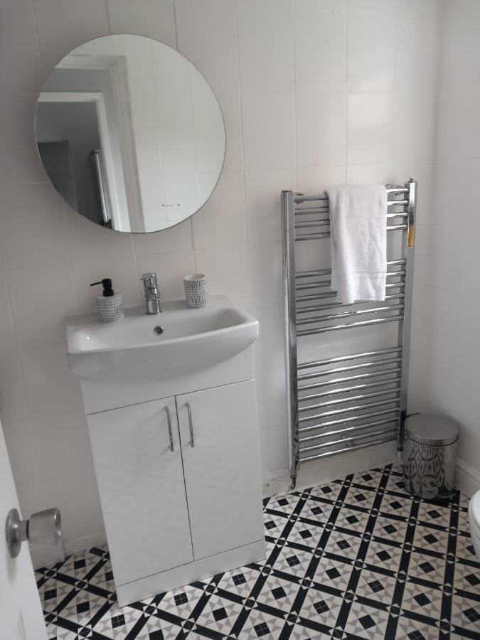 Pearson House - Huku Kwetu 3 Bedroom End Of Terrance House - Family And Business Group Self Catering Accommodation -Huku Kwetu Нотингам Екстериор снимка