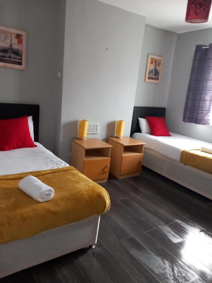 Pearson House - Huku Kwetu 3 Bedroom End Of Terrance House - Family And Business Group Self Catering Accommodation -Huku Kwetu Нотингам Екстериор снимка