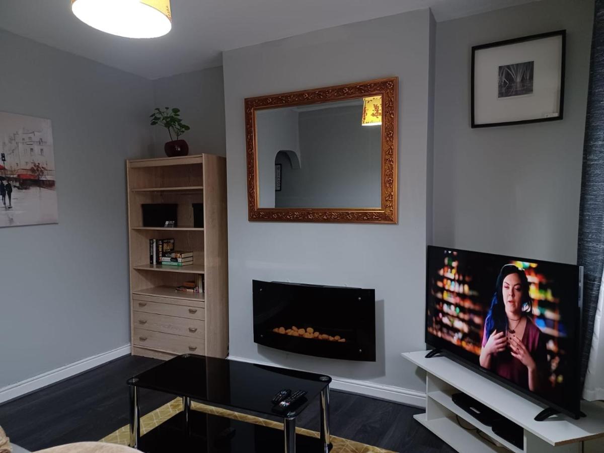 Pearson House - Huku Kwetu 3 Bedroom End Of Terrance House - Family And Business Group Self Catering Accommodation -Huku Kwetu Нотингам Екстериор снимка