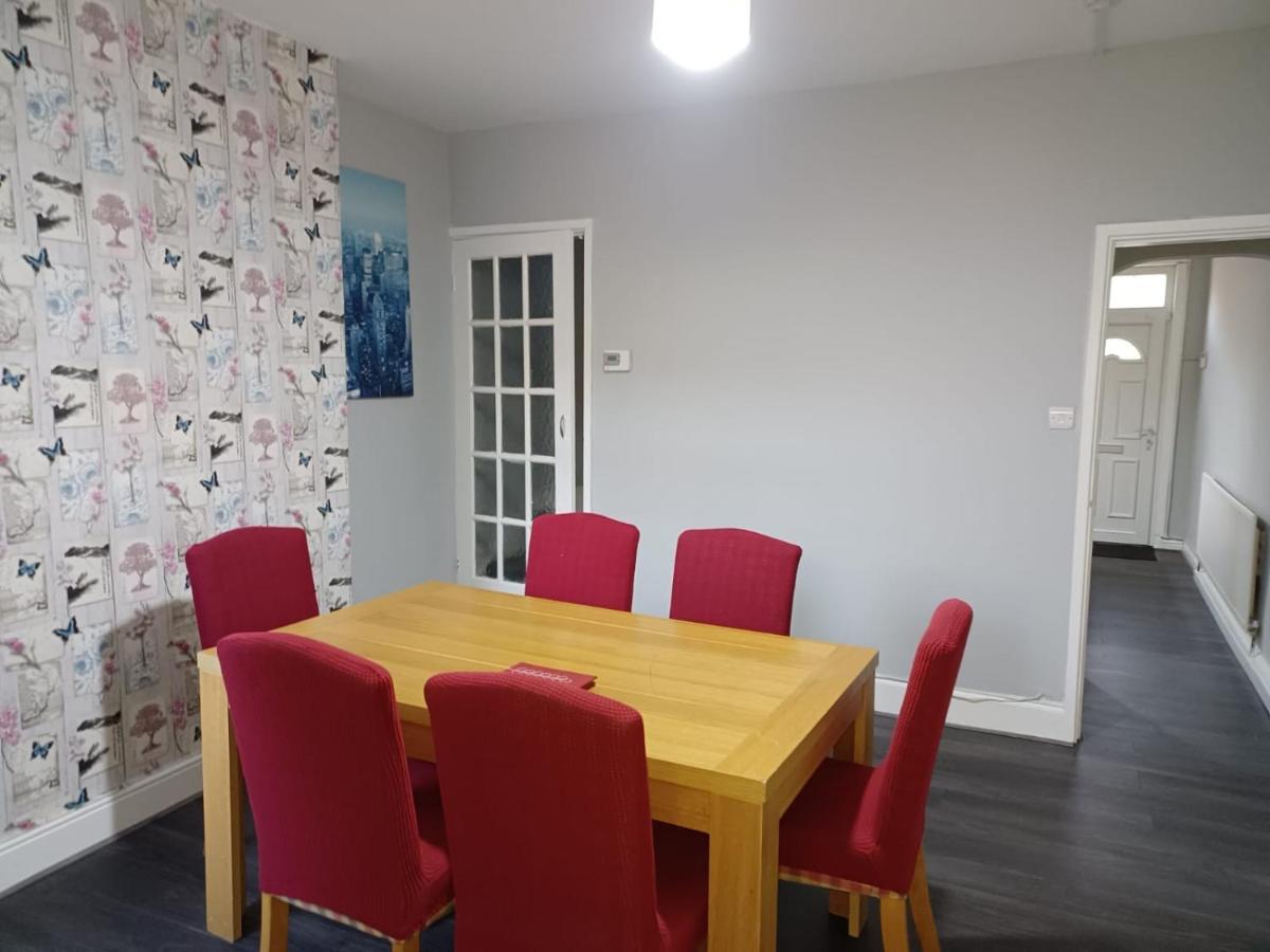 Pearson House - Huku Kwetu 3 Bedroom End Of Terrance House - Family And Business Group Self Catering Accommodation -Huku Kwetu Нотингам Екстериор снимка