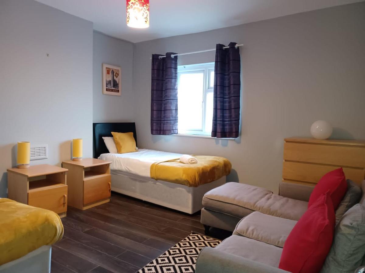 Pearson House - Huku Kwetu 3 Bedroom End Of Terrance House - Family And Business Group Self Catering Accommodation -Huku Kwetu Нотингам Екстериор снимка